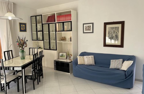 Bisenti Apartamento | Central Bisenti Escape with 55 square metre sunny Terrace and secure parking