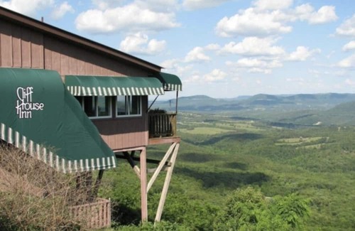 Jasper Cabina | Cozy one bedroom cabin in the heart of the Ozark’s. Close to the Buffalo River❤️
