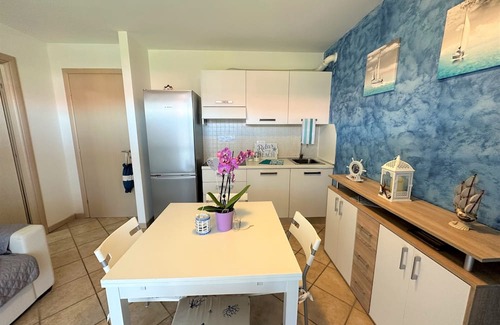 Aprilia Marittima Apartamento | Flat in a colourful residence with pool