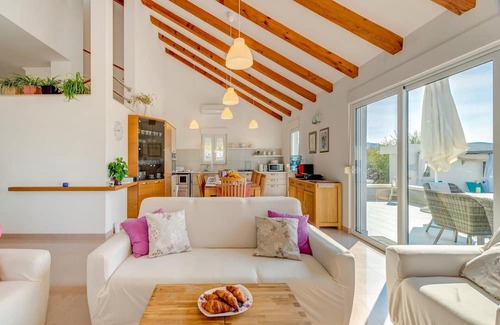Lecevica Villa | Rustic Villa Florice with a pool
