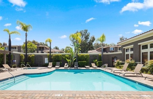 Laguna Hills Condominio | Top floor cozy condo