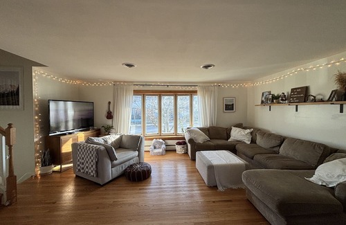 South Gate Casa | 10 Minutes from BWI Airport - Cozy, Aesthetic Home, kid-friendly!