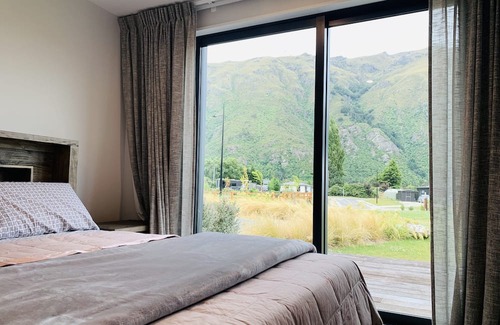 Kingston Casa | Stylish Alpine house in Kingston.