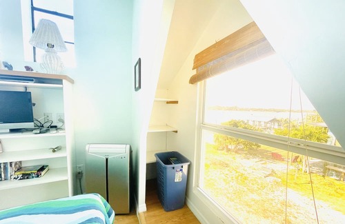Grant-Valkaria Casa | 4/3 Waterfront on Private Island. Watch dolphins & breathtaking sunsets!