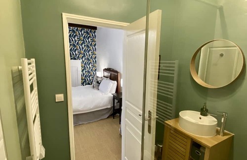 Tusson Cama Y Desayuno | Maison Dix has two elegant, charming guests rooms in Tusson.