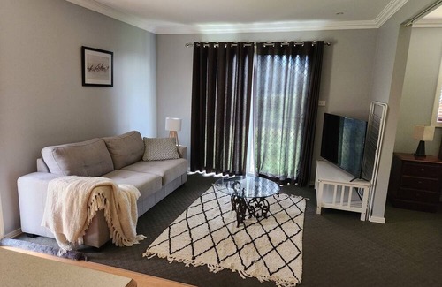 Daruka Apartamento | 15 minutes from CBD. Guest numbers flexible for travelling sporting families.
