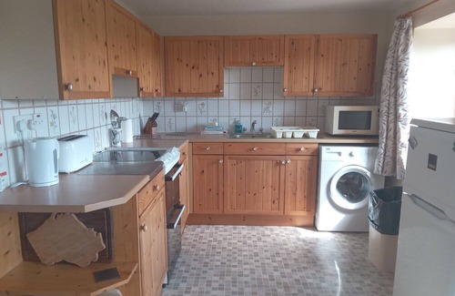 Goodwick Cabaña | Remote Cottage. Panoramic Views & Skies. Fresh Air. Wonderful for families.