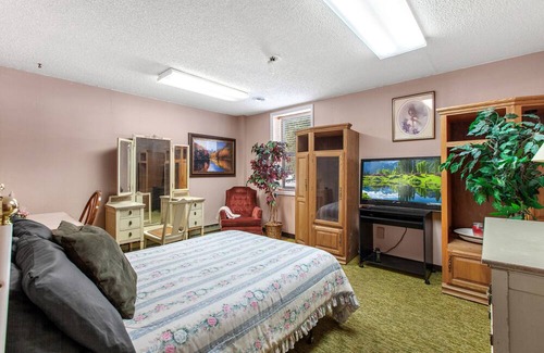 Silverton Casa | 3 BR 1 BA historic brick house w/fire pit & ample parking - 5 mins from Wallace