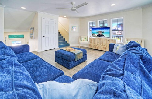 Sand Point Casa | Holiday Beach House by AvantStay | Pool + Beach