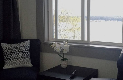 Silverdale Apartamento | Charming Waterfront Apartment: Your Home Awaits