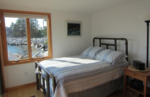 Spruce Head Cabaña | Cozy cottage right on the water