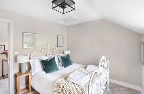 Storwood Casa | ASHLEY COTTAGE, pet friendly, with open fire in Seaton Ross