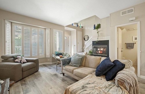 Mission Viejo Condominio | Stunning 3 Bedroom Townhome in the heart of Mission Viejo