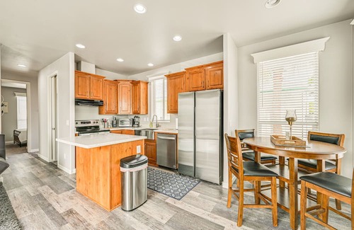 Yuma Casa | Yuma Home w/ Fire Pit & Outdoor Community Pool!