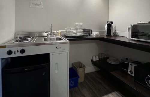 Coal Harbour Apartamento | Savor the elegance of a classic escape in our vintage-style hotel!