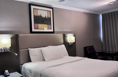Coal Harbour Apartamento | Savor the elegance of a classic escape in our vintage-style hotel!