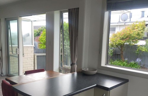 Invercargill Casa | Warm and Comfortable Invercargill Hideaway. Off Street Parking. 5 min to town