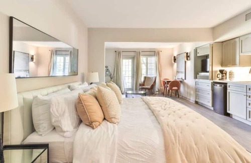 Oro-Medonte Chalet De Esquí | Escape the City in our Chalet Townhouse for 8 - w/ Jacuzzi & Access to Pool /Gym