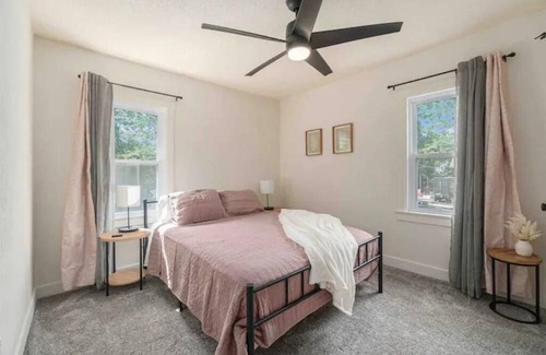 Grandview Casa | Entire home in Grandview, Missouri, United States