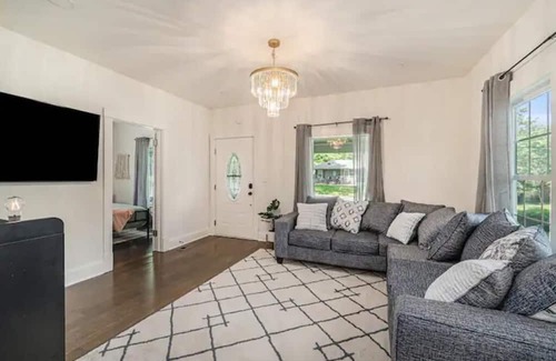 Grandview Casa | Entire home in Grandview, Missouri, United States