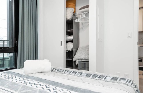 Little Portugal Condominio | Gorgeous + Trendy Condo on Queen W - 2Bed 2Bath - Toronto's Best Neighbourhood!