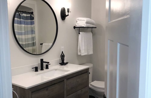 Cobourg Casa | A cozy 5 star, 1 bedroom, 1 bath in downtown Cobourg . Newly built in 2020!