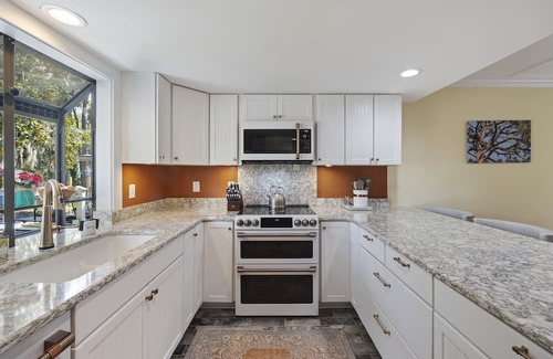 Ocean Ridge Villa | A&J Hideaway:Beautiful Resort Villa Overlooking Golf Course & Tranquil Lagoon; Screened Porch