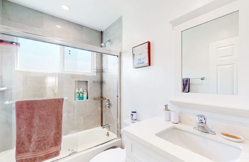 Northridge Casa | Stylish, sunny retreat with patio & W/D - near golf & theme parks - dog-friendly