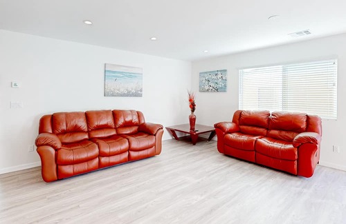 Northridge Casa | Stylish, sunny retreat with patio & W/D - near golf & theme parks - dog-friendly