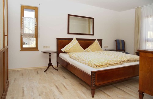 Bad Buchau Apartamento | Apartment 'Bauerngarten - 1' with Private Terrace, Private Garden and Wi-Fi