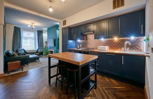 Liverpool Casa | Host & Stay | 19 Garswood