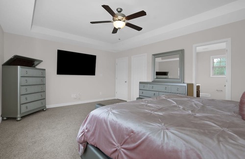 Fayetteville Casa | Luxury Home Conveniently Located in Fayetteville