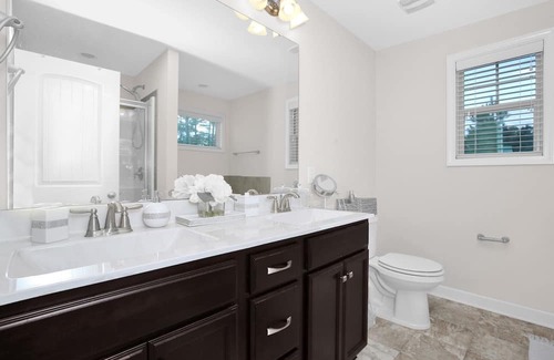 Fayetteville Casa | Luxury Home Conveniently Located in Fayetteville