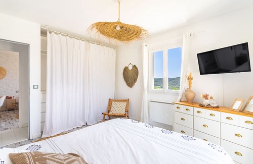 Pierrefeu-du-Var Villa | Villa Can Sol