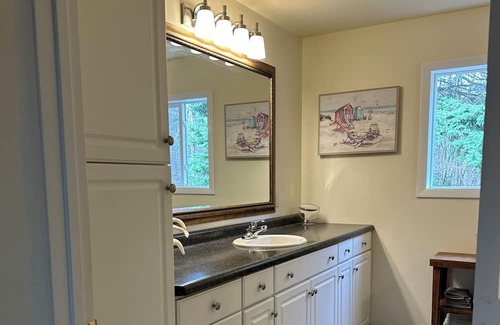 Grand Marais Casa | The Witty Crow's Abode ideal for family/group getaways, fostering relaxation