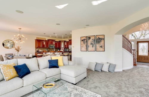 Bella Vista Casa | Spacious Oak Run Home w/ Panoramic Mountain Views!