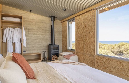 D'estrees Bay Casa | From this cosy accommodation there’s a sense of unblinkered exploration.