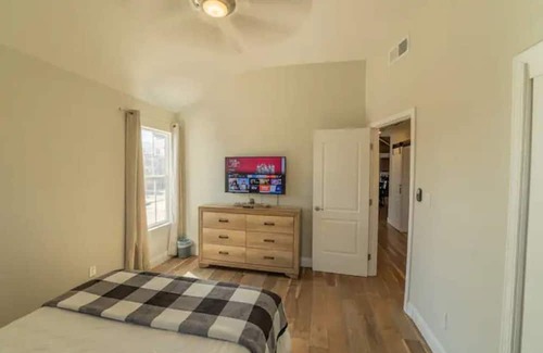 Sunrise Acres Casa | Northeast Spacious Home. Warmth, Cheer & Joy Await
