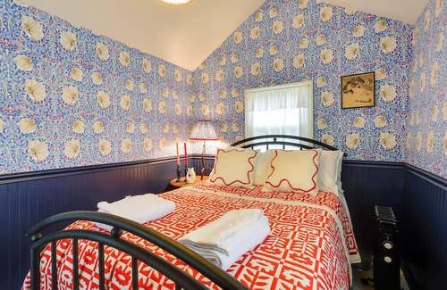 Sussex Casa | Wantage Getaway w/ Private Pickleball Court!