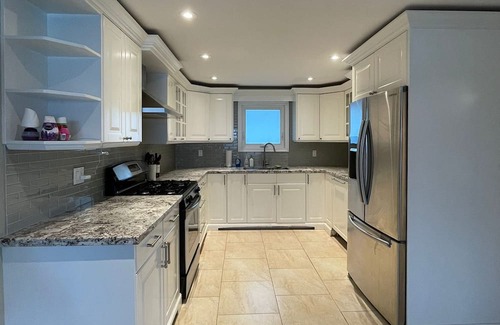 Stouffville Casa | Cheerful, 3 Bedroom Home With Patio