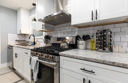 Decatur Casa | NEW! Modern Luxury w/ Pool Table 3BR|5BD Sleeps 10