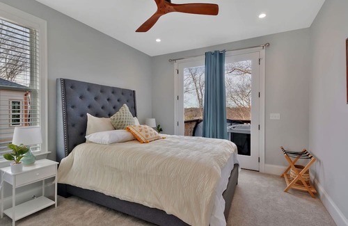 Estill Springs Casa | Lakefront w/ Beautiful Views! Private Dock, Hot Tub, Pool Table, Sleeps 18!