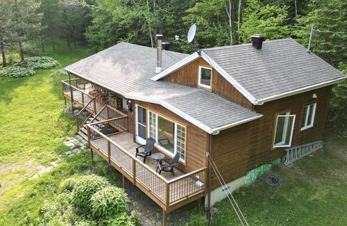 Saint Ferreol les Neiges Cabina | Charming riverside cottage