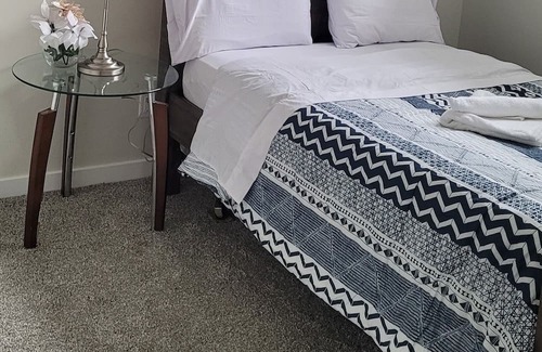 Calgary Casa | Cozy 2 bedroom newly built basement suite and 3 minutes walk to a beautiful lake