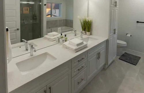 London Casa | Spacious Dream Home for You and Yours