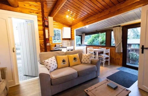 Ffestiniog Cabina | Mountain View 2 bed Log Cabin: Snowdonia Adventure