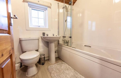 Ffestiniog Cabina | Brenin 3 Bedroom rural wood Lodge nr Coed y Brenin
