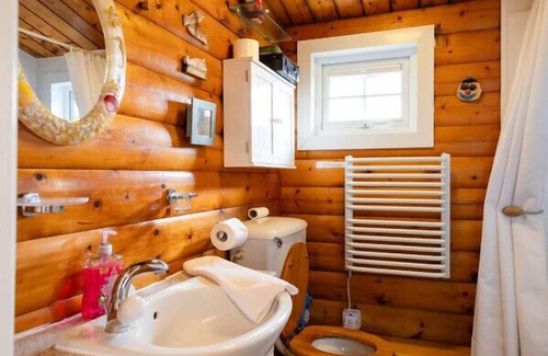 Ffestiniog Cabina | Spacious 3 Bed Log Cabin in Snowdonia Mountains