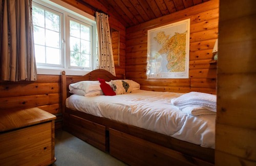 Ffestiniog Cabina | Spacious 3 Bed Log Cabin in Snowdonia Mountains