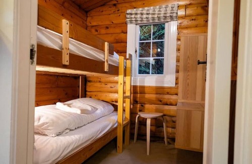 Bronaber Cabina | Rural 3 Bed Log Cabin Getaway in Sunny Mid Wales